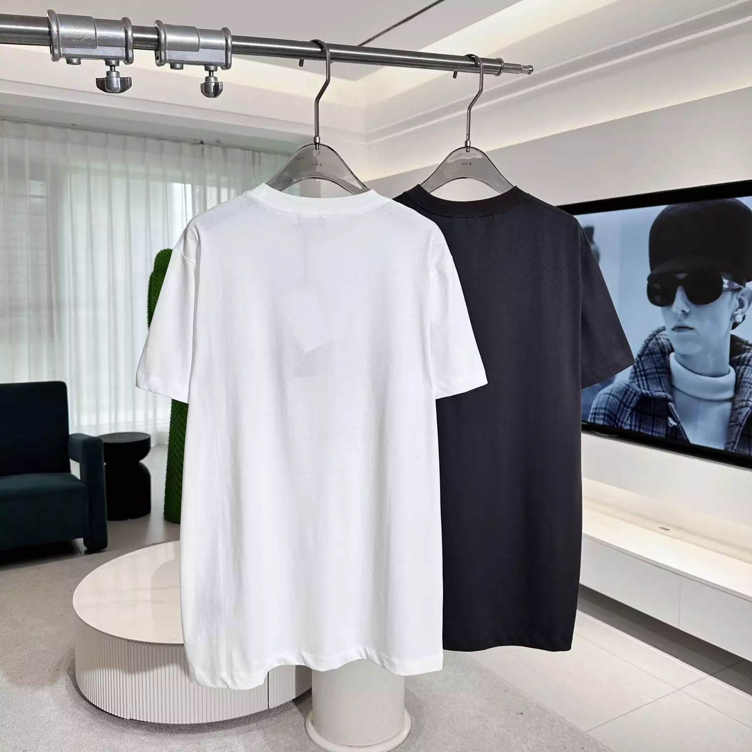 DIOR HERITAGE PRINTED T-SHIRT, REGULAR FIT WHITE STONEWASHED COTTON JERSEY – DOT037