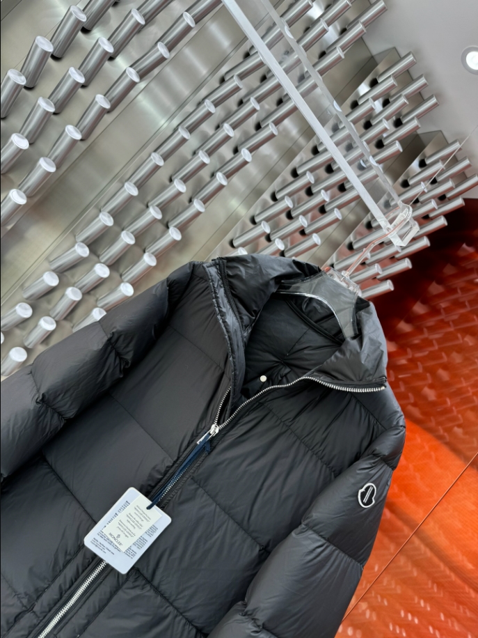 MONCLER Owens Cyclopic Puffer Black Coat – MC144