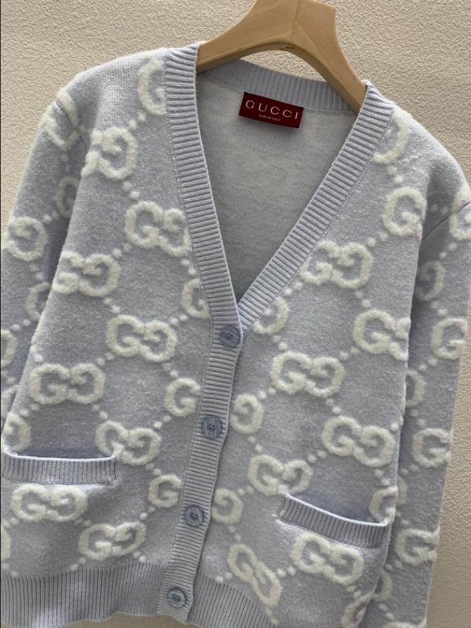 GUCCI Stitch Blue V-neck Knitwear – GCK057