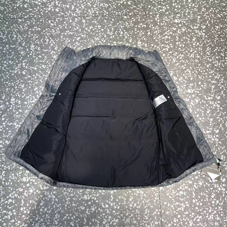 DIOR OBLIQUE SLEEVELESS DOWN JACKET – DRC016