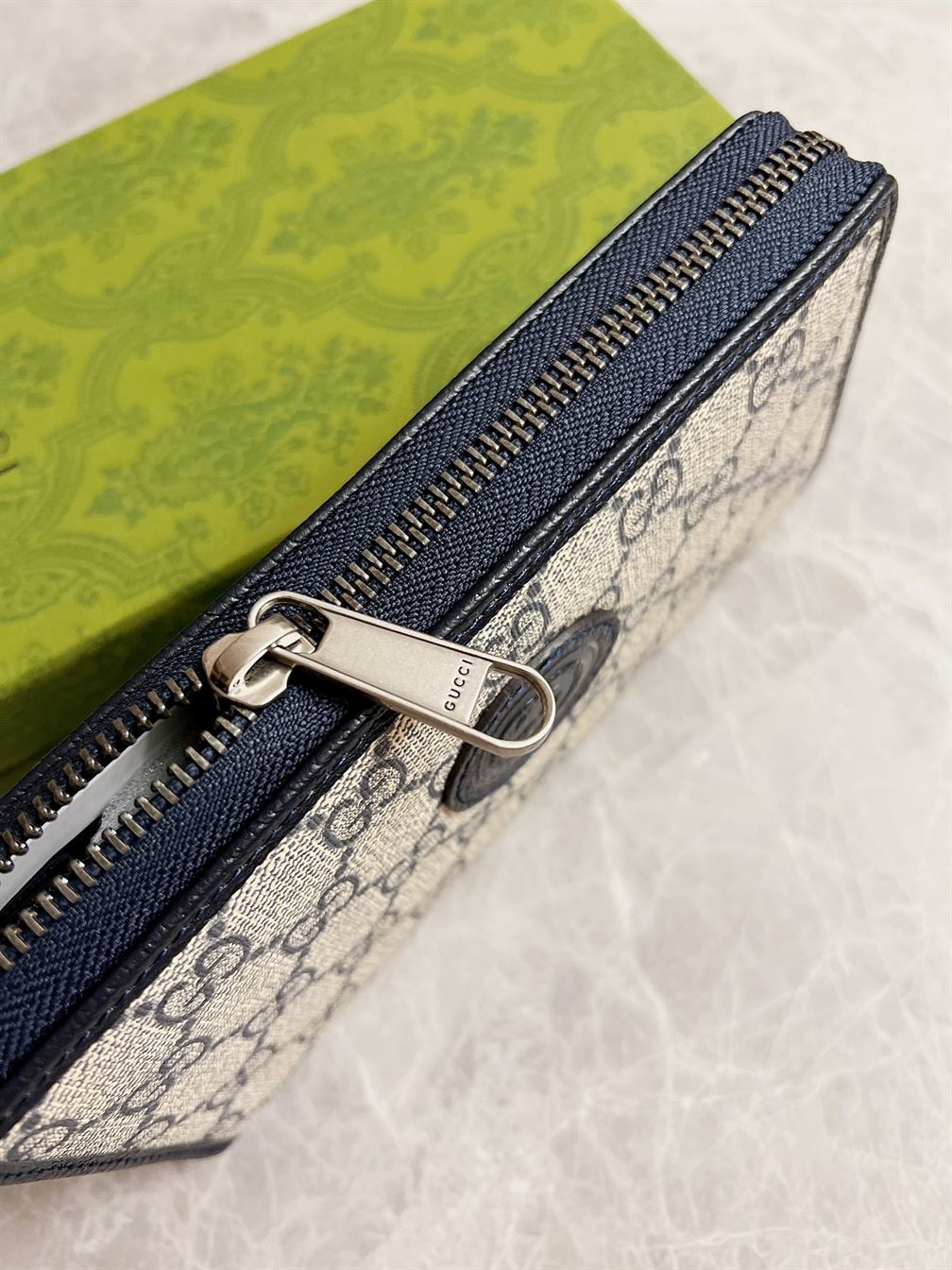 GUCCI ZIP AROUND WALLET WITH INTERLOCKING G – WLG011