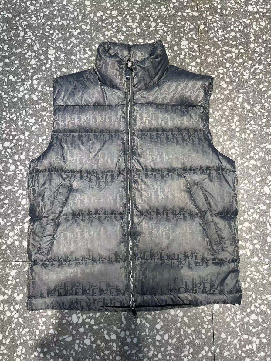 DIOR OBLIQUE SLEEVELESS DOWN JACKET – DRC016