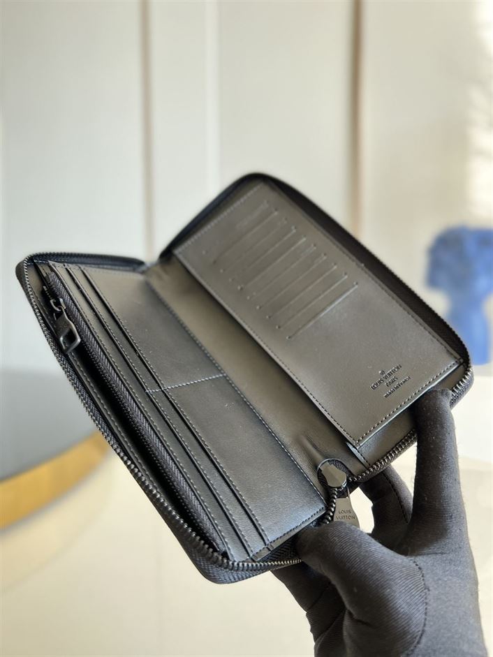 LOUIS VUITTON ZIPPY WALLET ALLIGATOR LEATHER – WLV031