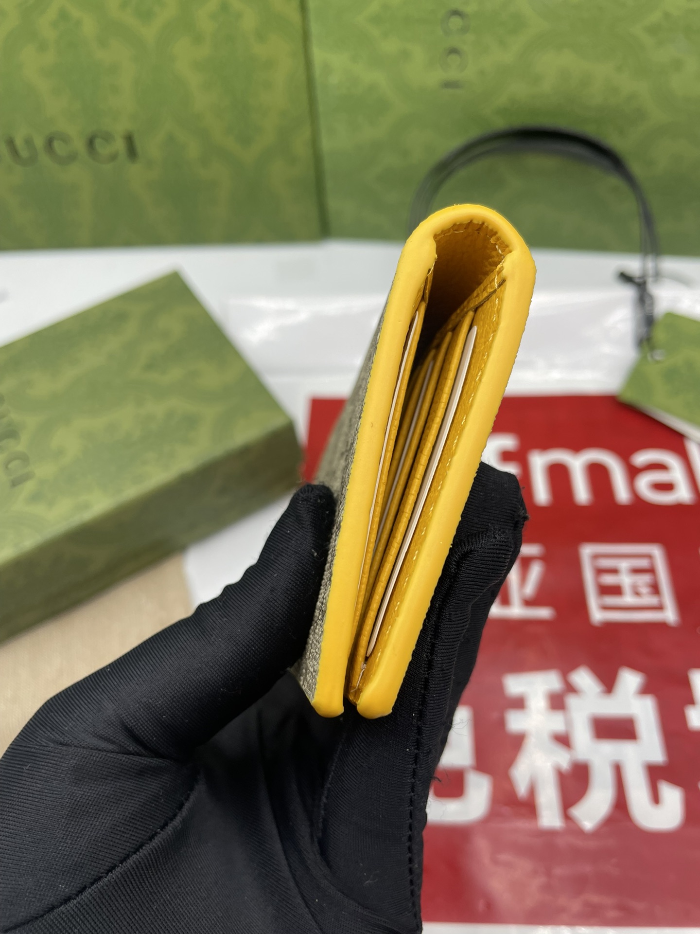 GUCCI GG LONG CARD CASE WITH GG DETAIL IN YELLOW – WLG048