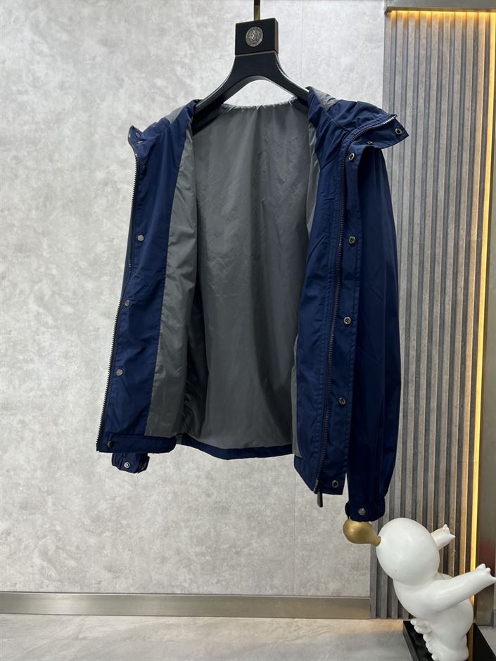 MONCLER GUIERS RAIN JACKET – MC100