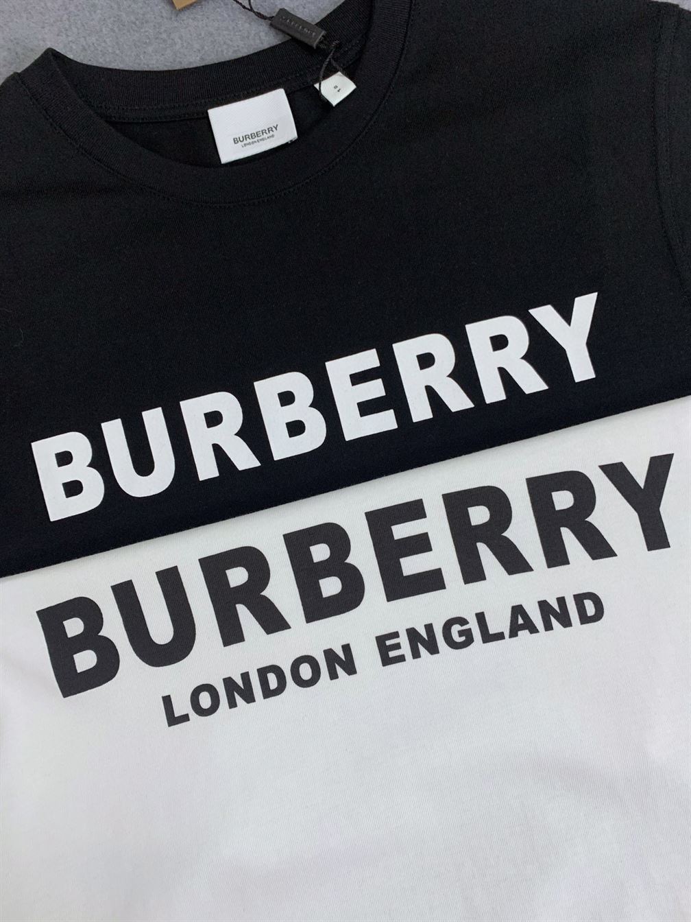 BURBERRY LOGO PRINT COTTON T-SHIRT IN WHITE – BRS009