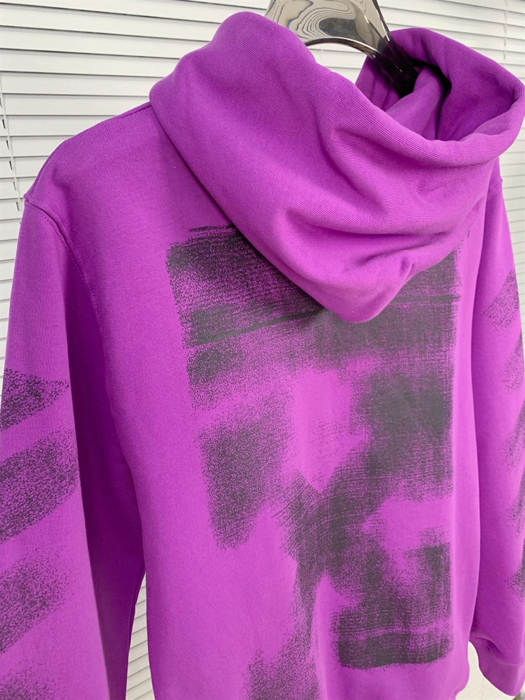 OFF-WHITE ARROWS-PRINT DRAWSTRING HOODIE – OS013