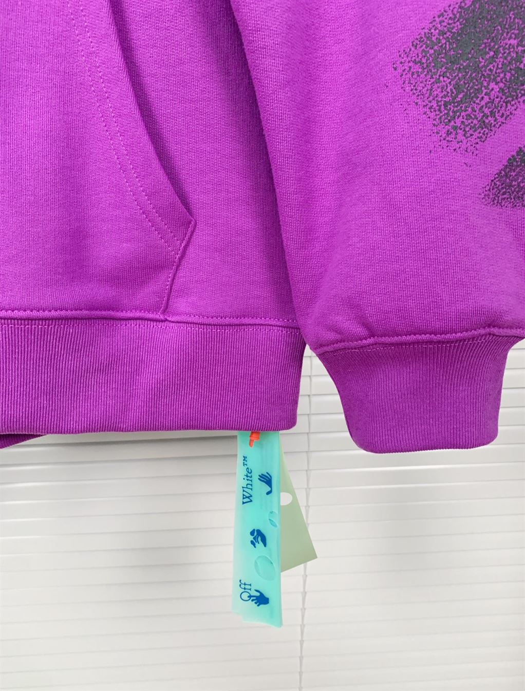 OFF-WHITE ARROWS-PRINT DRAWSTRING HOODIE – OS013