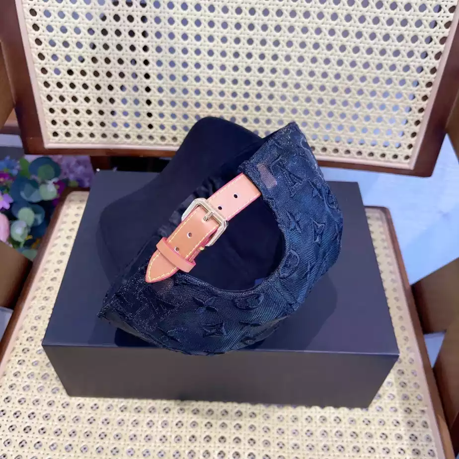 Louis Vuitton Caps – LVC025