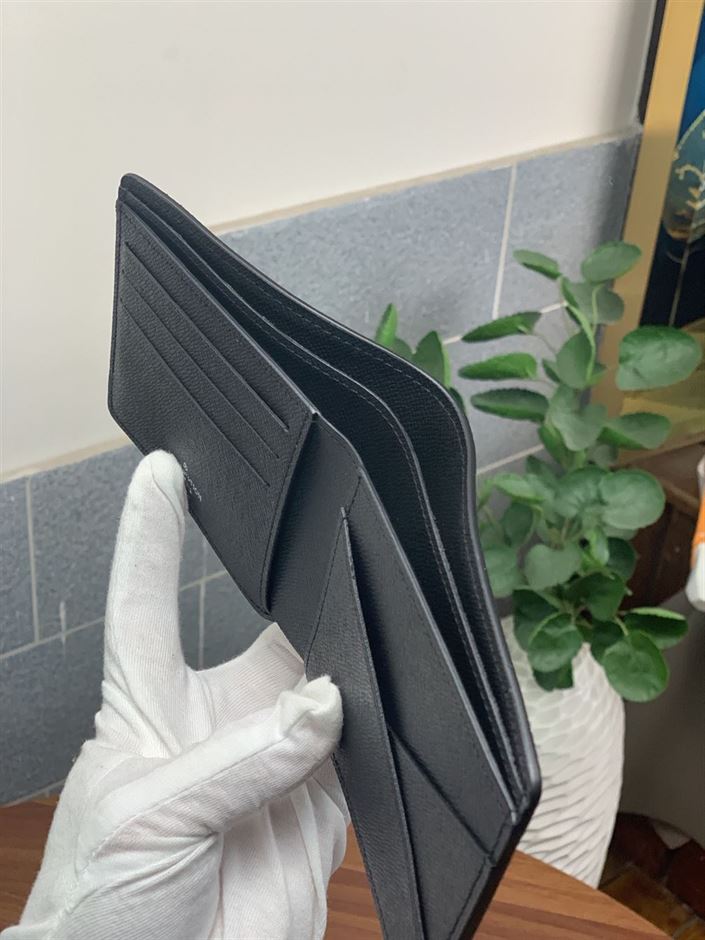 LOUIS VUITTON MEN’S BLACK LEATHER WALLET – WLV001