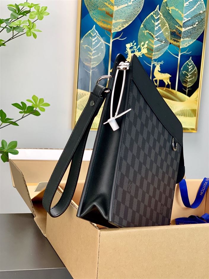 LOUIS VUITTON POCHETTE VOYAGE WALLET – WLV040