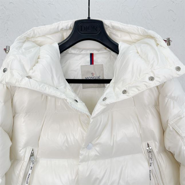 MONCLER CHIABLESE LONG PARKA JACKET IN WHITE – MC051