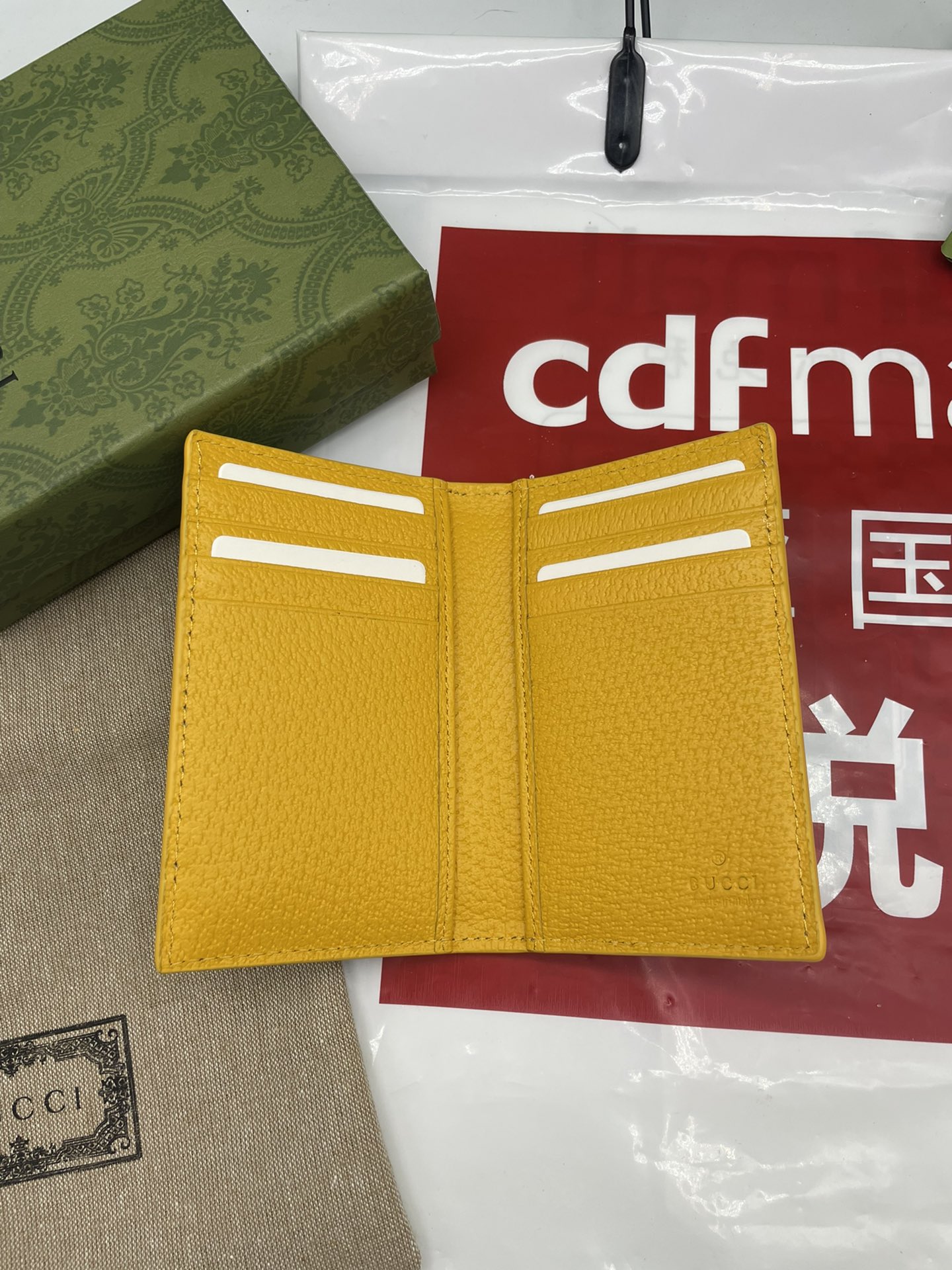 GUCCI GG LONG CARD CASE WITH GG DETAIL IN YELLOW – WLG048