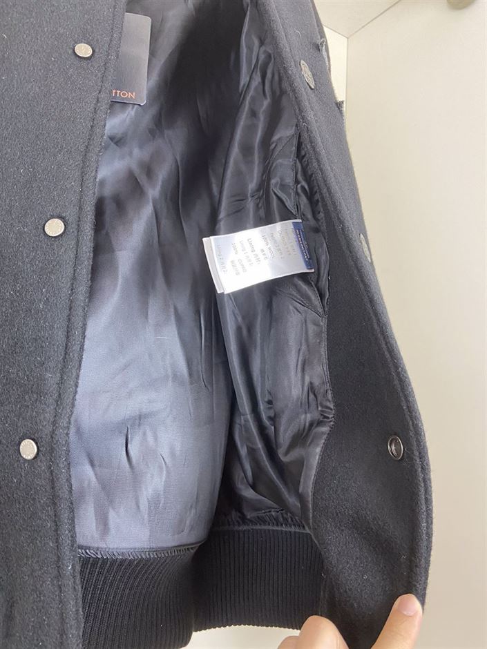 LOUIS VUITTON EMBOSSED LEATHER AND WOOL BLOUSON – LVC029