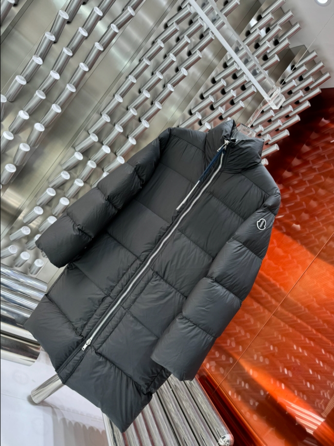 MONCLER Owens Cyclopic Puffer Black Coat – MC144