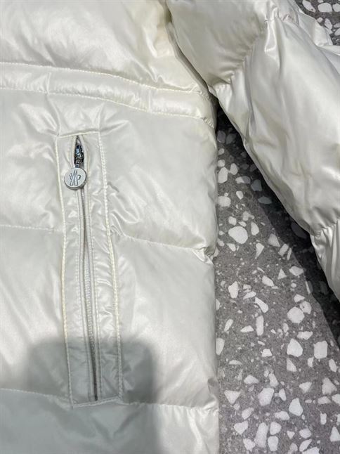 MONCLER WHITE CAVETTAZ DOWN JACKET – MC064