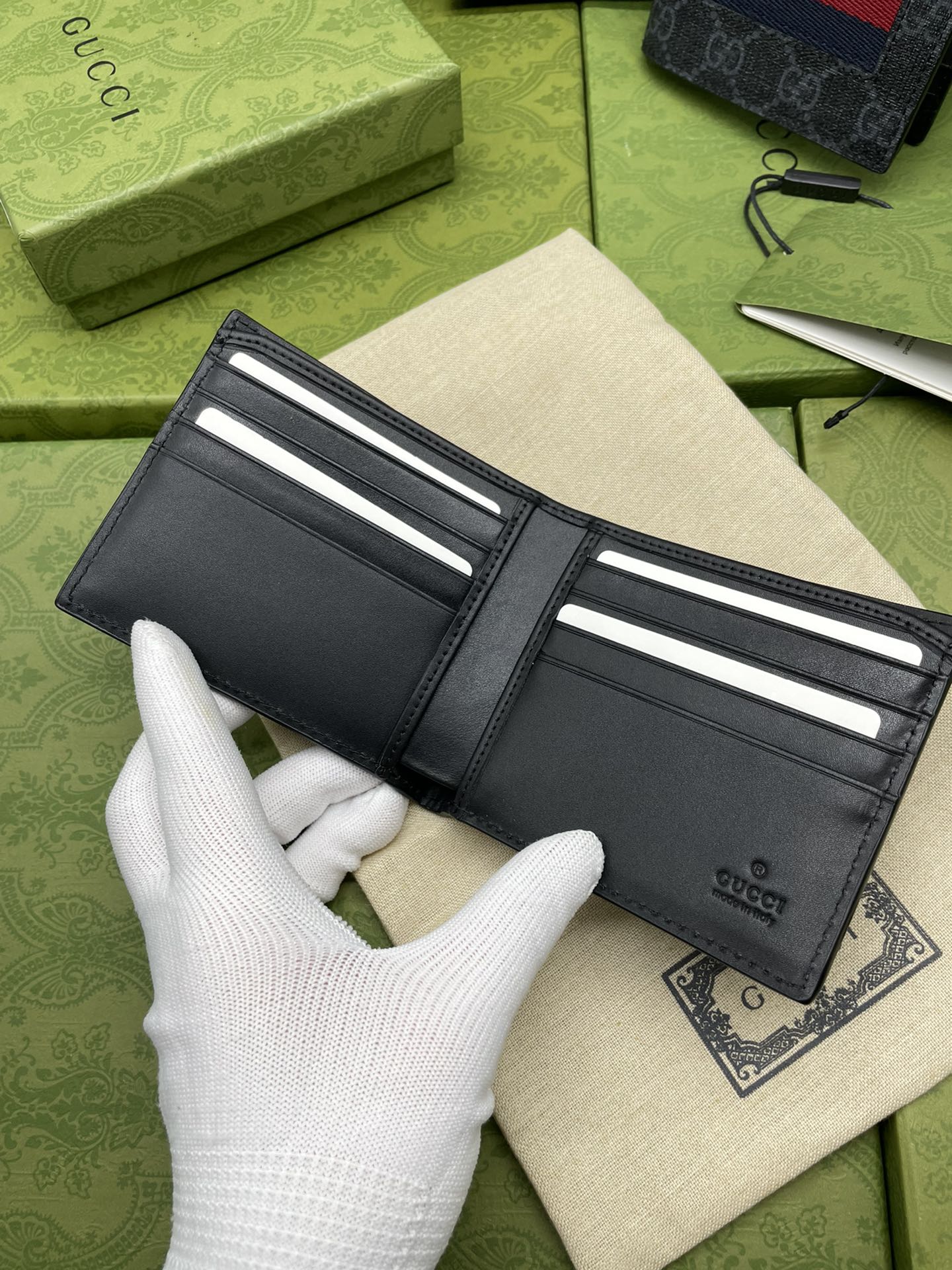 GUCCI BIFOLD GG SUPREME WEB BLACK WALLET – WLG052