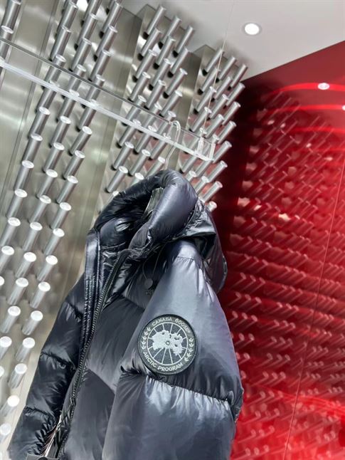 CANADA GOOSE CROFTON PUFFER BLACK LABEL – CN26