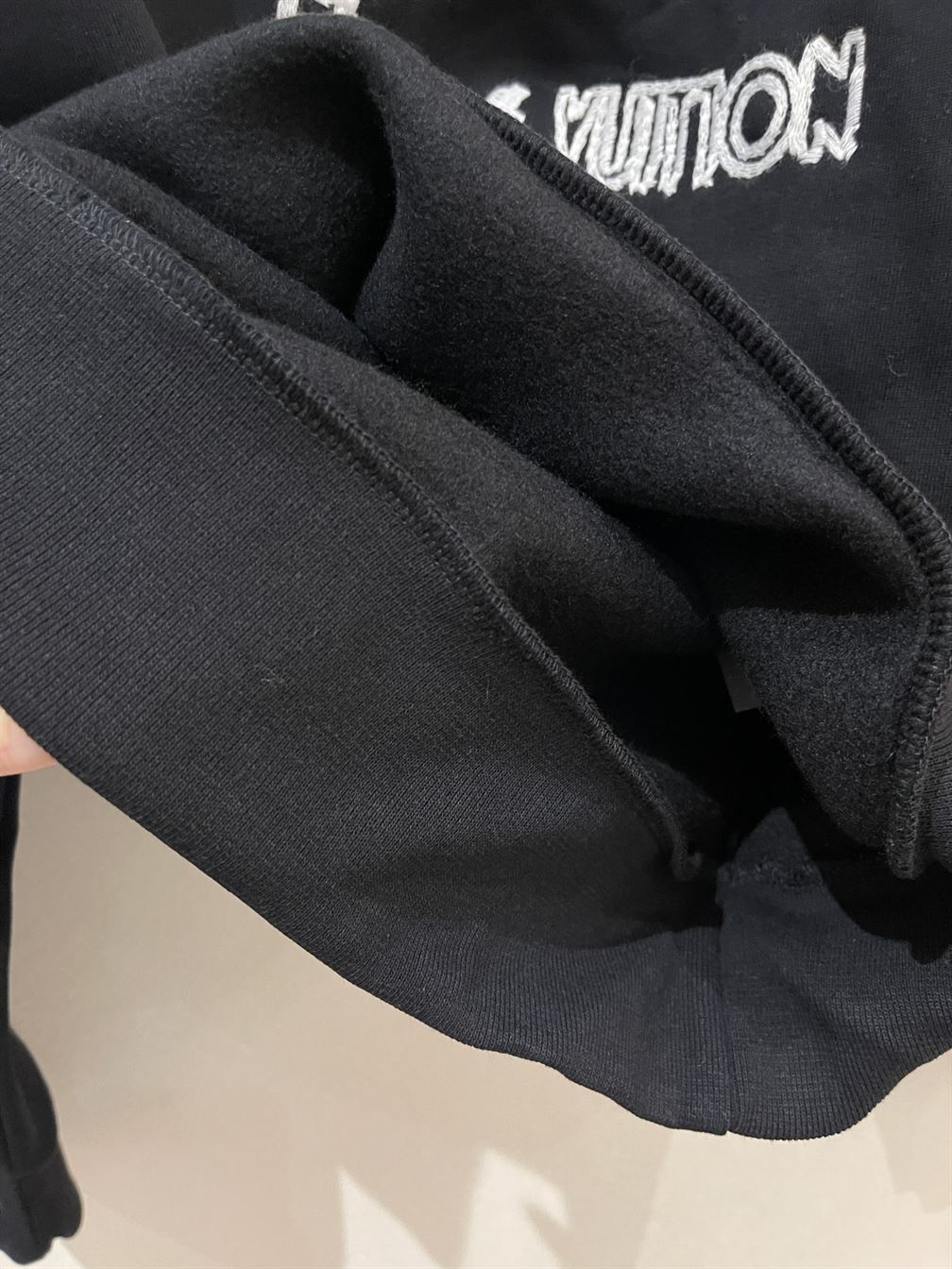 LOUIS VUITTON EMBROIDERED COTTON SWEATSHIRT – LVH048