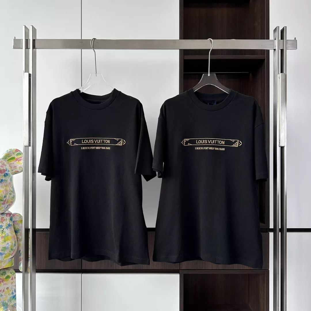 SIGNATURE PATCH COTTON T-SHIRT IN BLACK – LVTS111