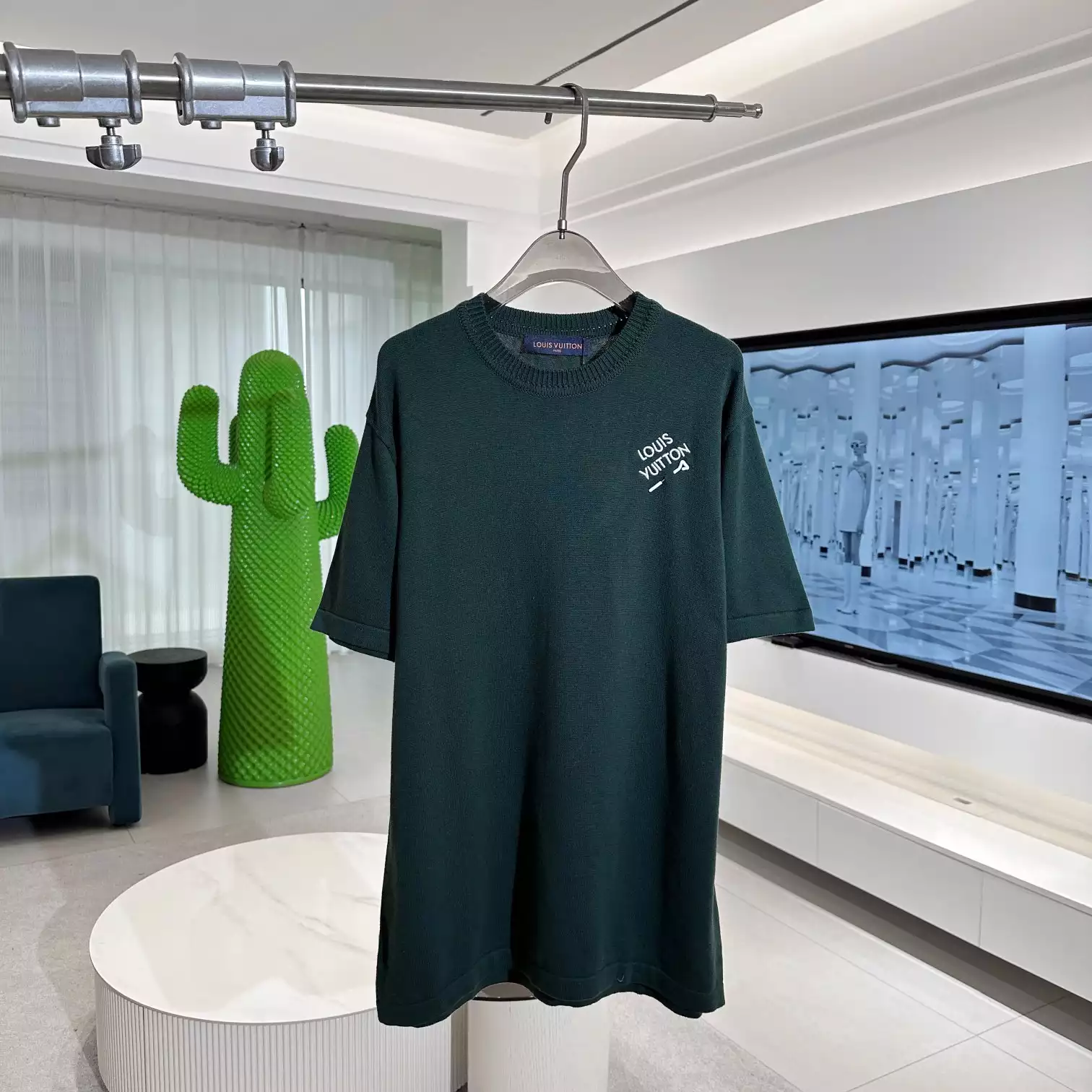 SIGNATURE SHORT-SLEEVED COTTON CREWNECK IN GREEN – LVTS116