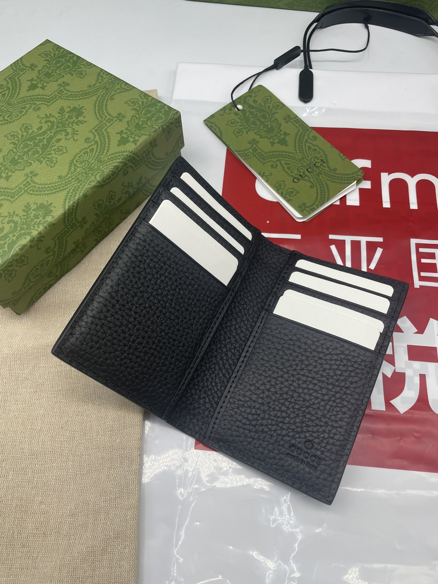 JUMBO GG PASSPORT CASE IN BLACK LEATHER – WLG056