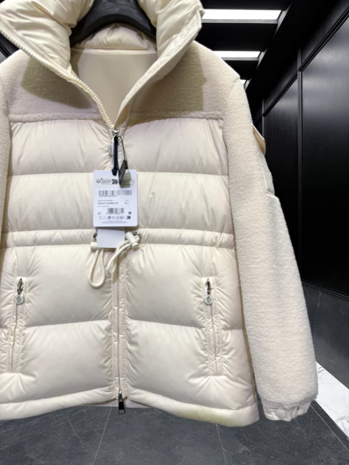 Moncler Escaut Short Down Jacket – MC151