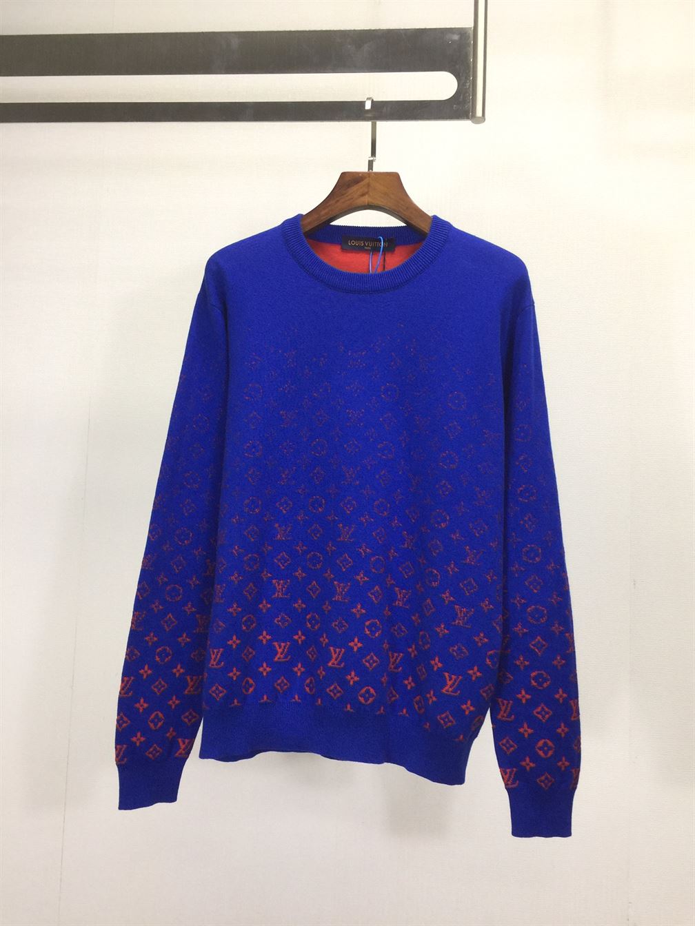 LVSE MONOGRAM DEGRADÃ‰ CREWNECK – LVH008