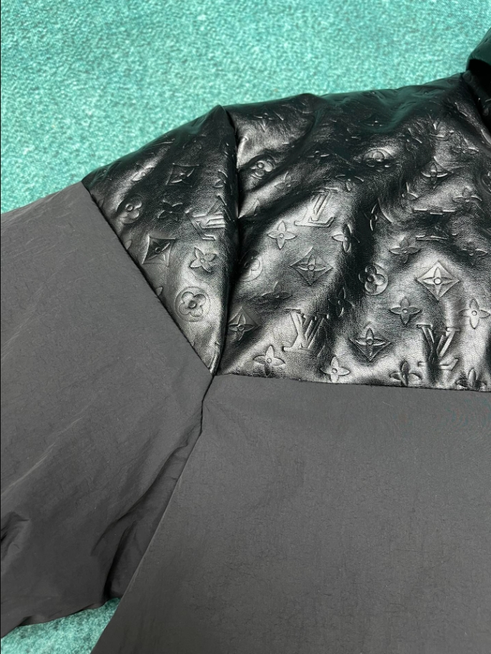 LOUIS VUITTON BLACK COAT – LVC043