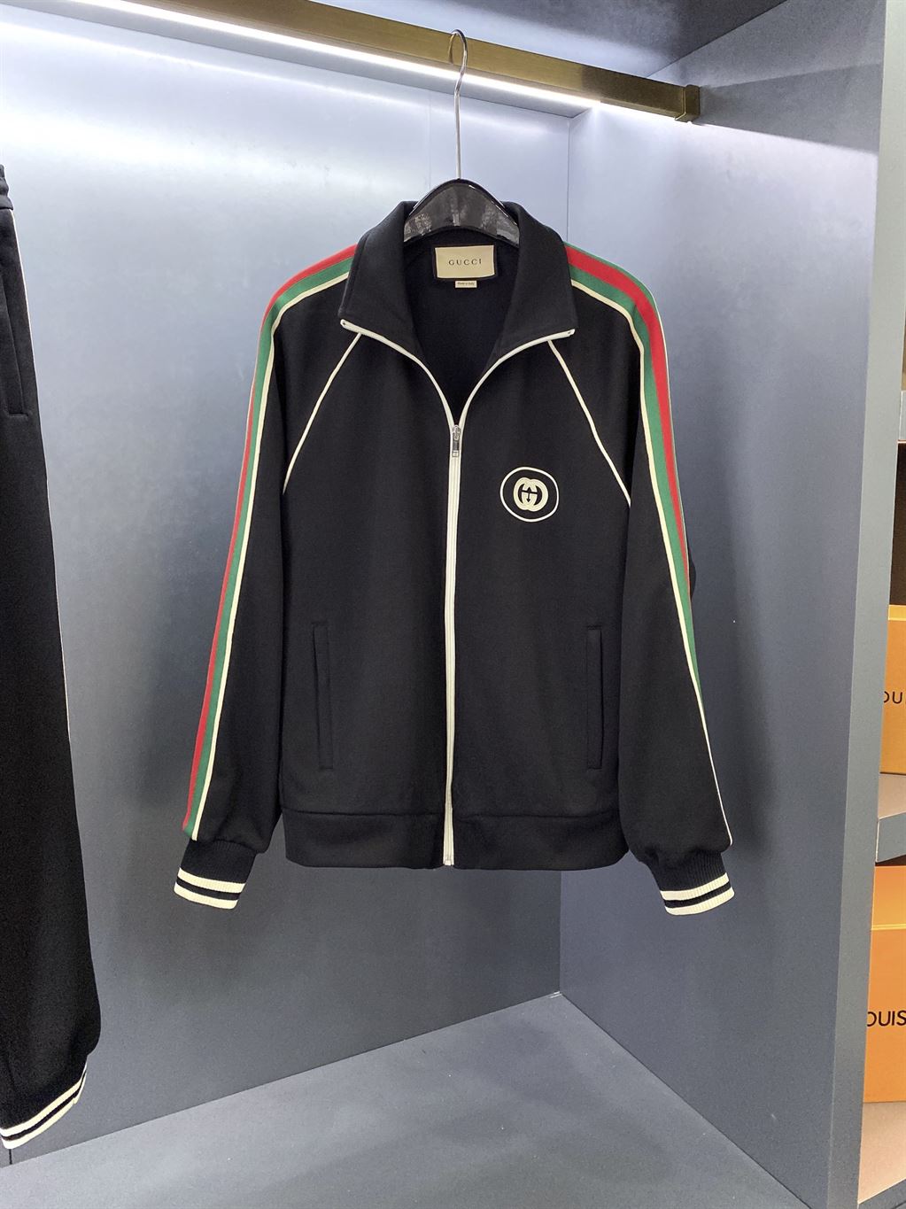 GUCCI LOGO APPLIQUED STRIPED TECH-JERSEY TRACK JACKET IN BLACK – GCJ017