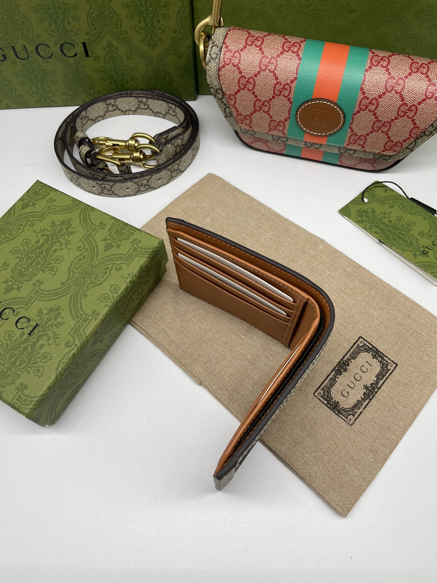 GUCCI X DANS LE VERT GG SUPREME WALLET – WLG049