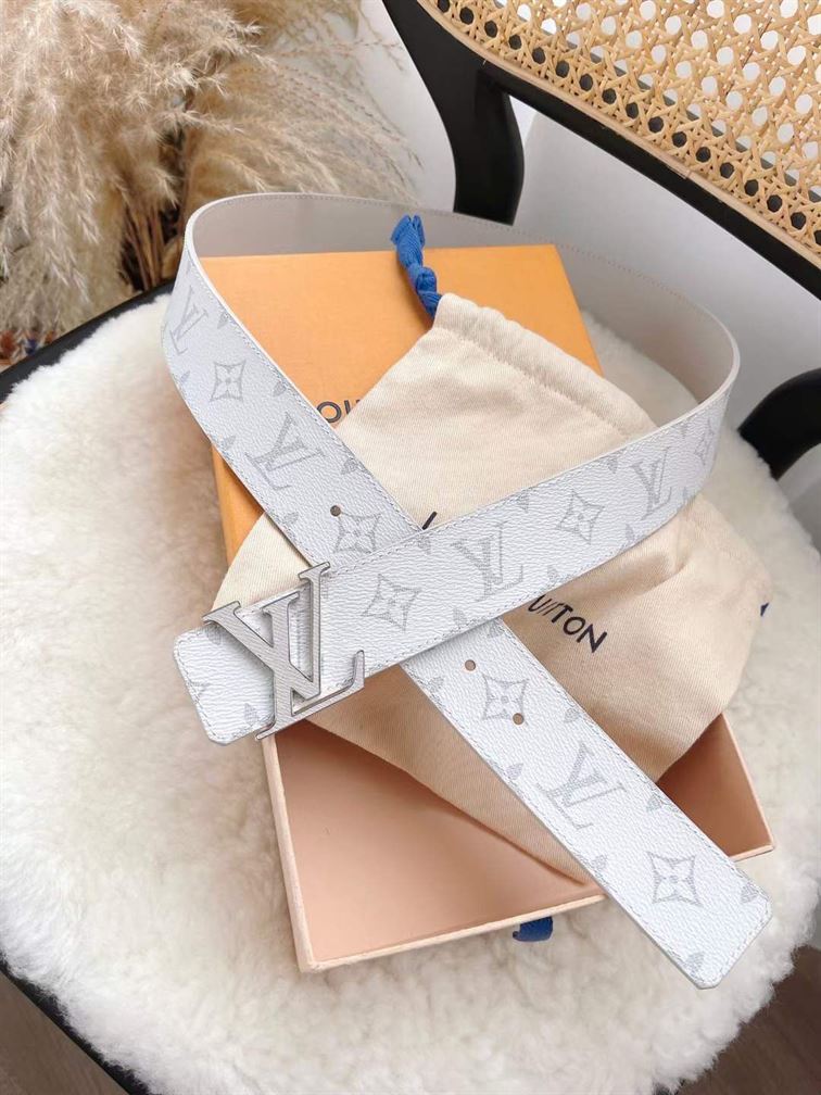 LV INITIALES REVERSIBLE BELT MONOGRAM ECLIPSE TAIGA 40MM – LBE014