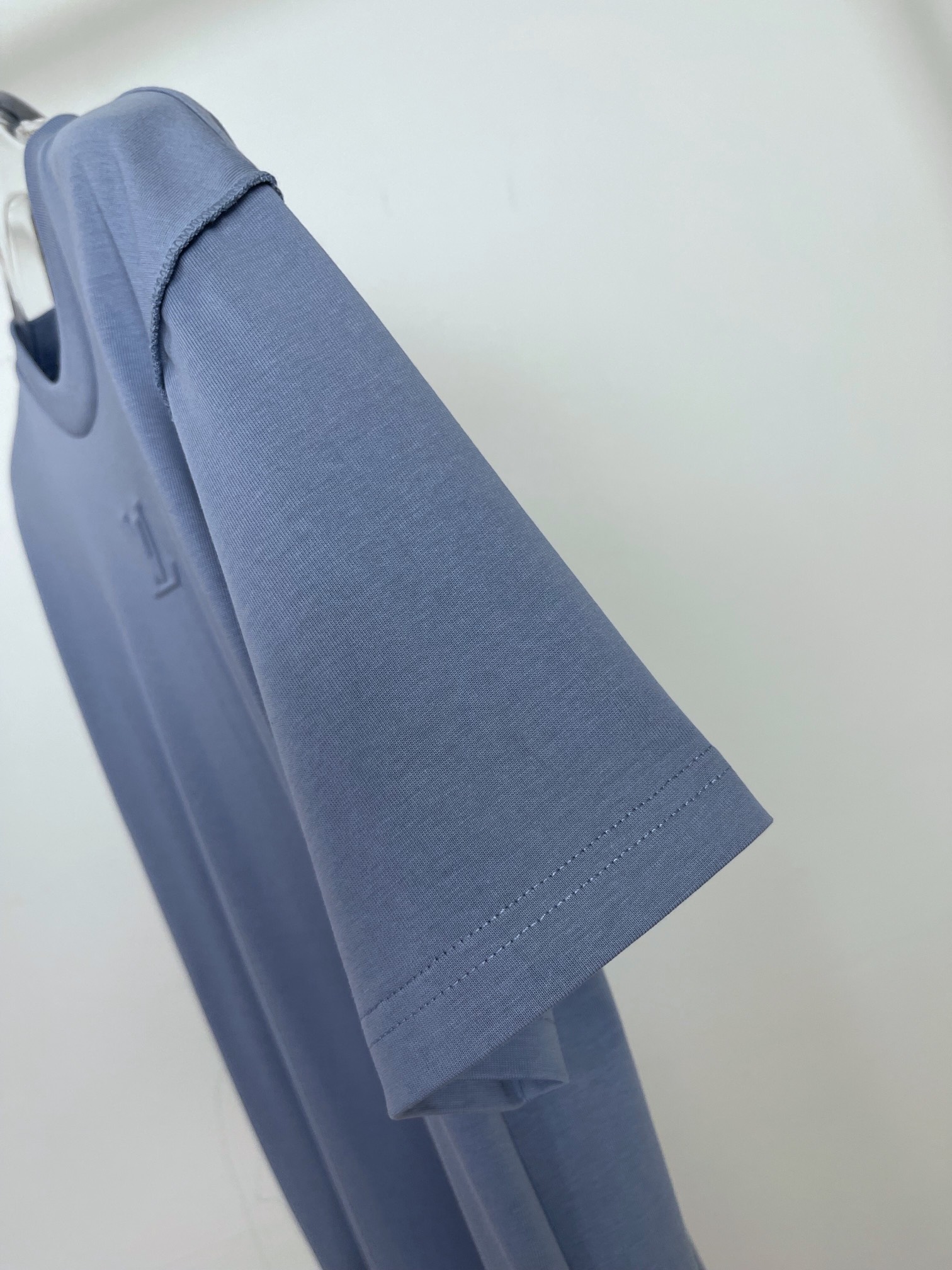 LOUIS VUITTON EMBOSSED LV T-SHIRT – LVTS073