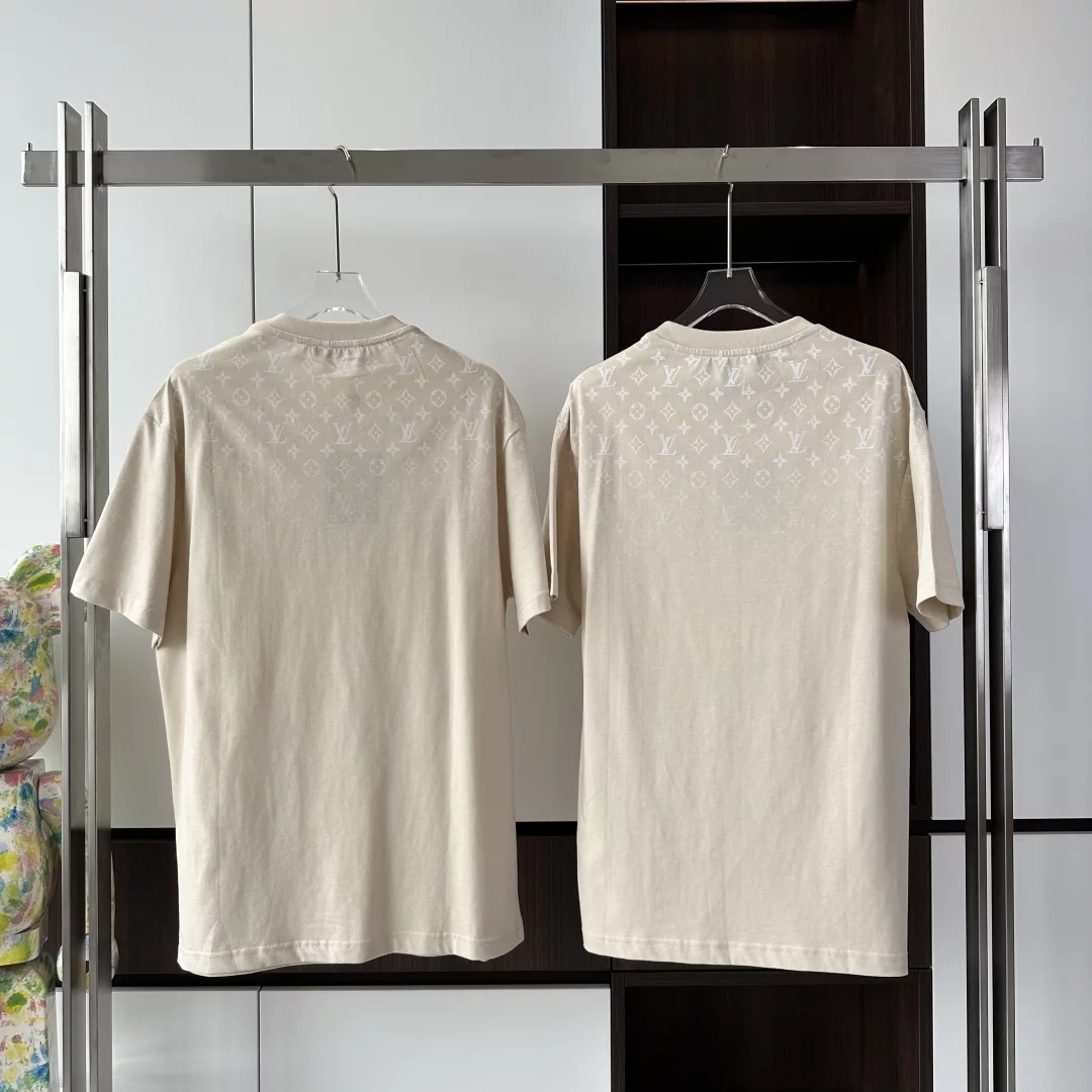 MONOGRAM GRADIENT T-SHIRT IN LIGHT BEIGE – LVTS109