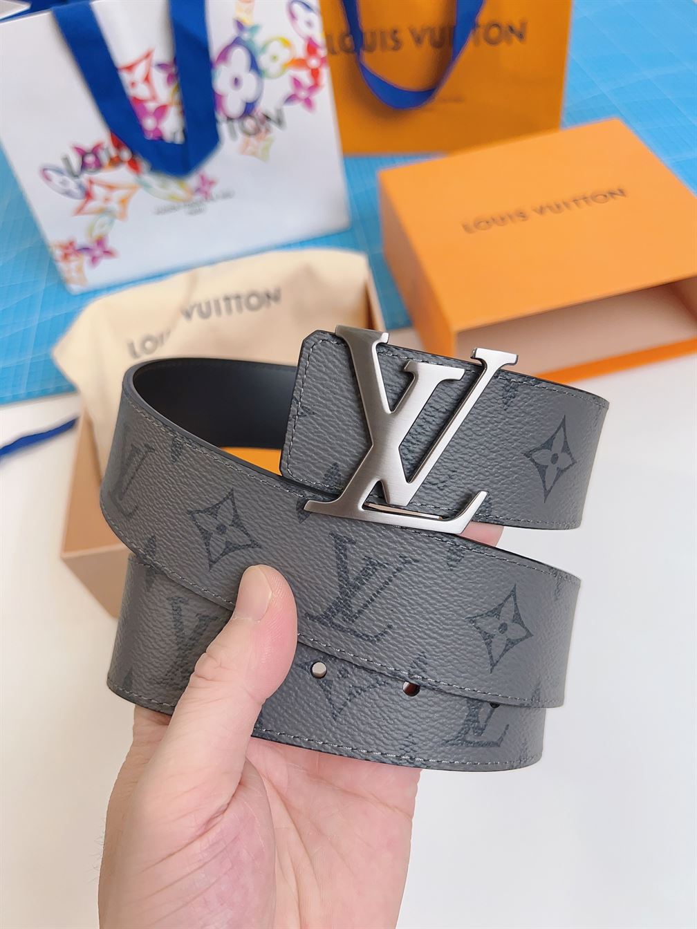 LOUIS VUITTON LV INITIALES 40MM REVERSIBLE BELT – LBE027