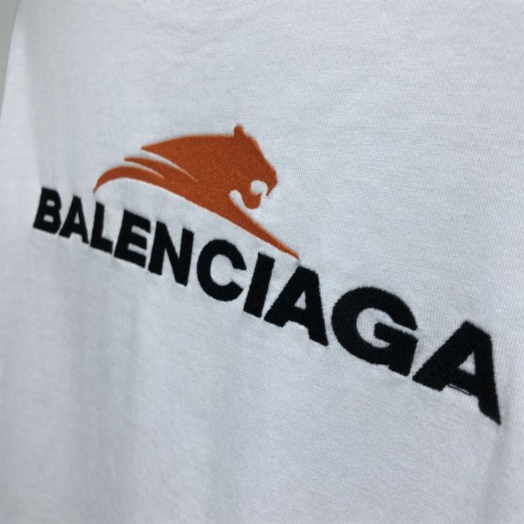 BALENCIAGA MEN’S YEAR OF THE TIGER T-SHIRT MEDIUM FIT IN WHITE – BAS001
