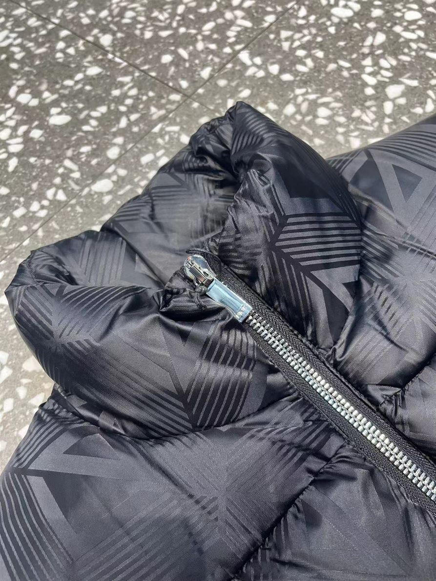 DIOR SLEEVELESS DOWN JACKET – DRC017