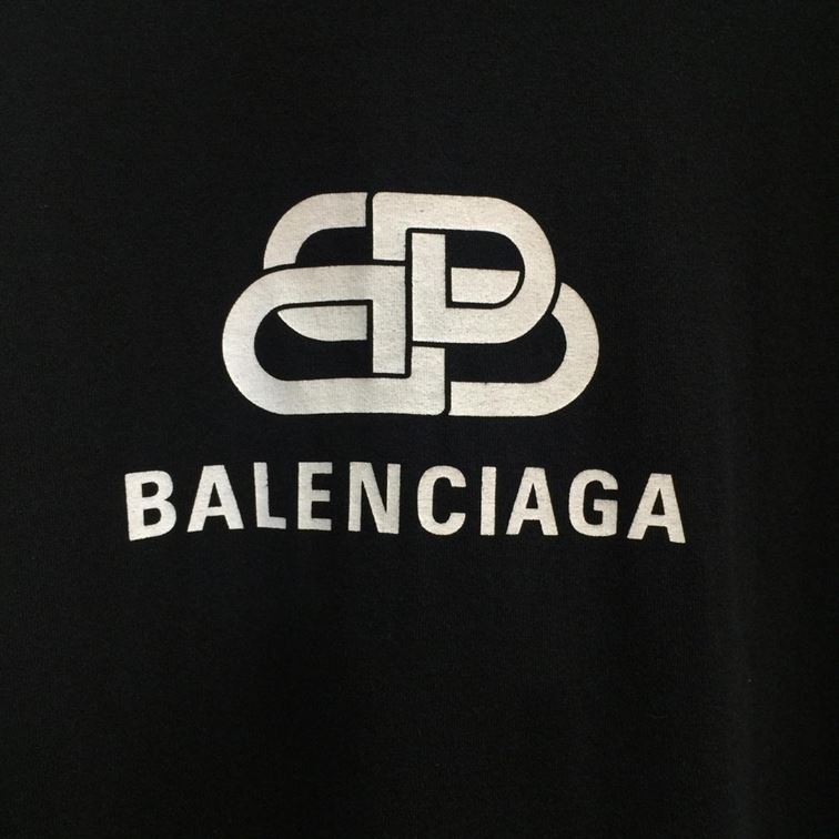 BALENCIAGA MEN’S BB PIXEL MEDIUM FIT T-SHIRT IN BLACK – BAS012