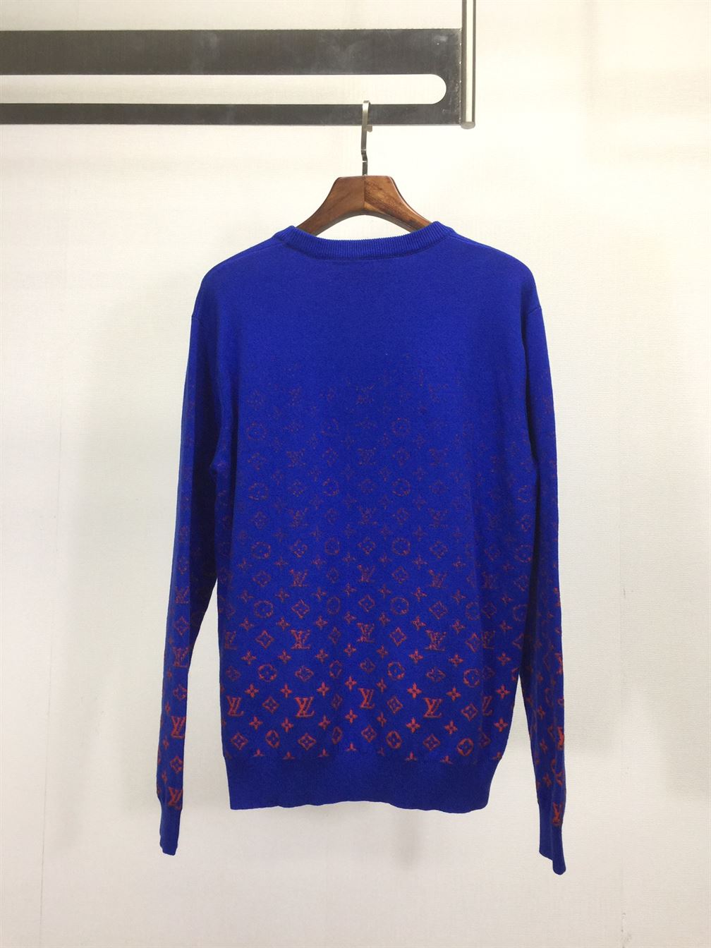 LVSE MONOGRAM DEGRADÃ‰ CREWNECK – LVH008