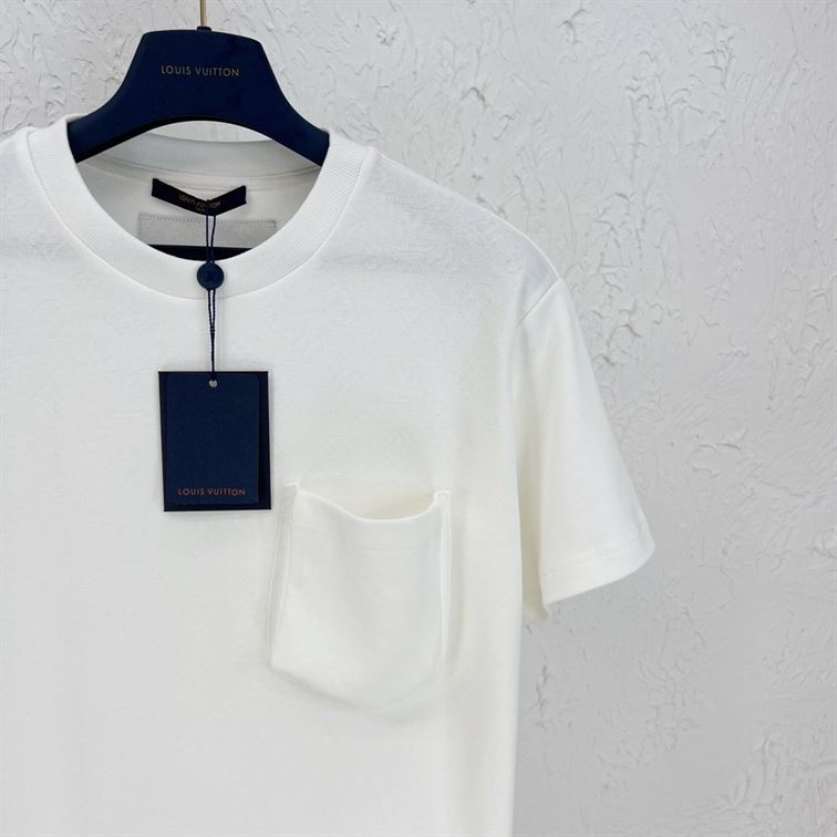 LOUIS VUITTON SIGNATURE 3D POCKET MONOGRAM T-SHIRT – LVTS047