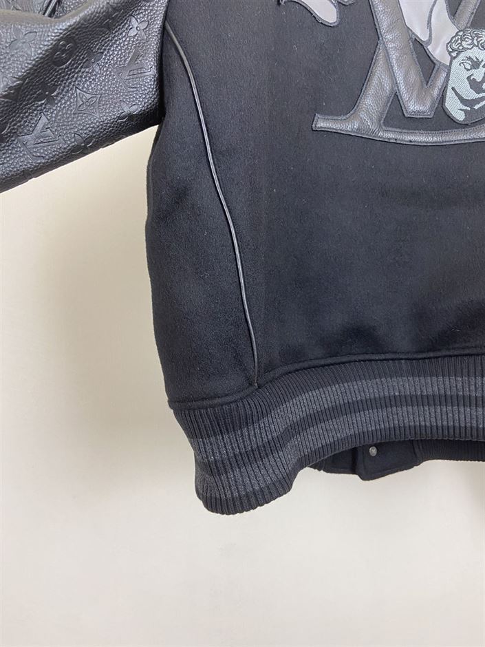 LOUIS VUITTON EMBOSSED LEATHER AND WOOL BLOUSON – LVC029