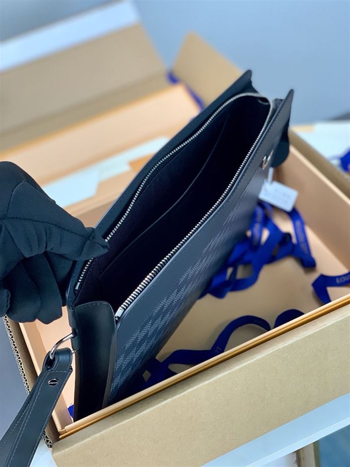 LOUIS VUITTON POCHETTE VOYAGE WALLET – WLV040