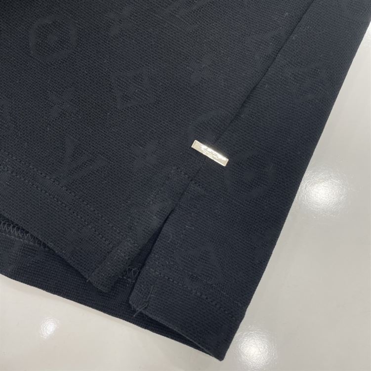 LOUIS VUITTON SIGNATURE 3D POCKET MONOGRAM T-SHIRT – LVTS048