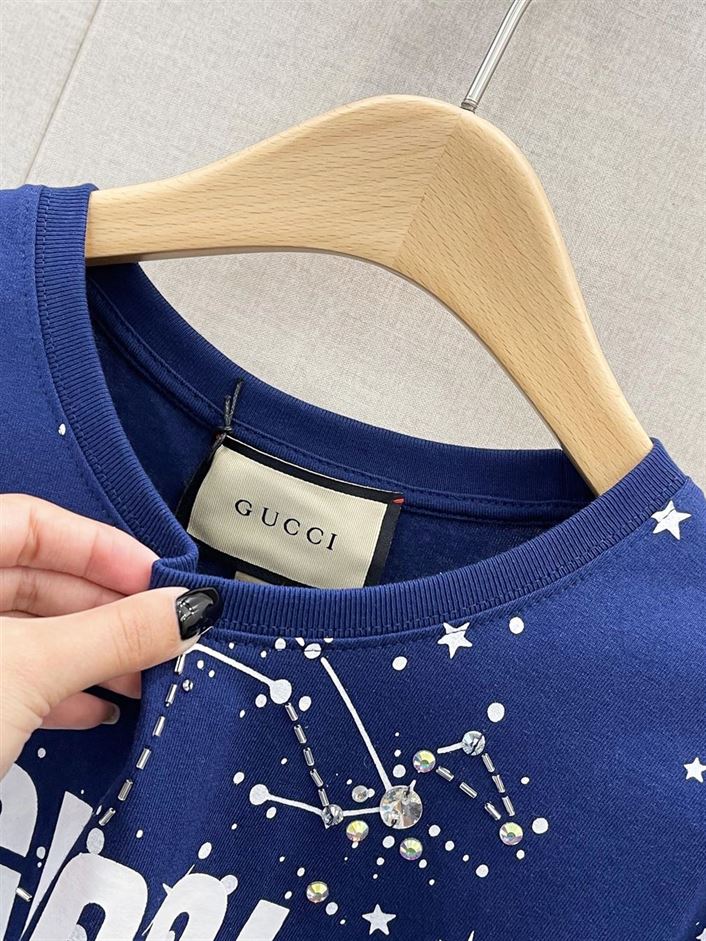 GUCCI ‘CRUISE 2023 GUCCI COSMOGONIE’ COTTON JERSEY T-SHIRT – GGS038