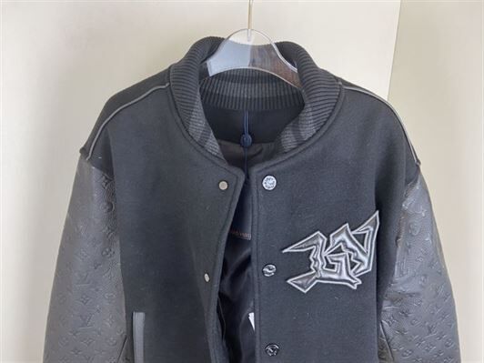 LOUIS VUITTON EMBOSSED LEATHER AND WOOL BLOUSON – LVC029