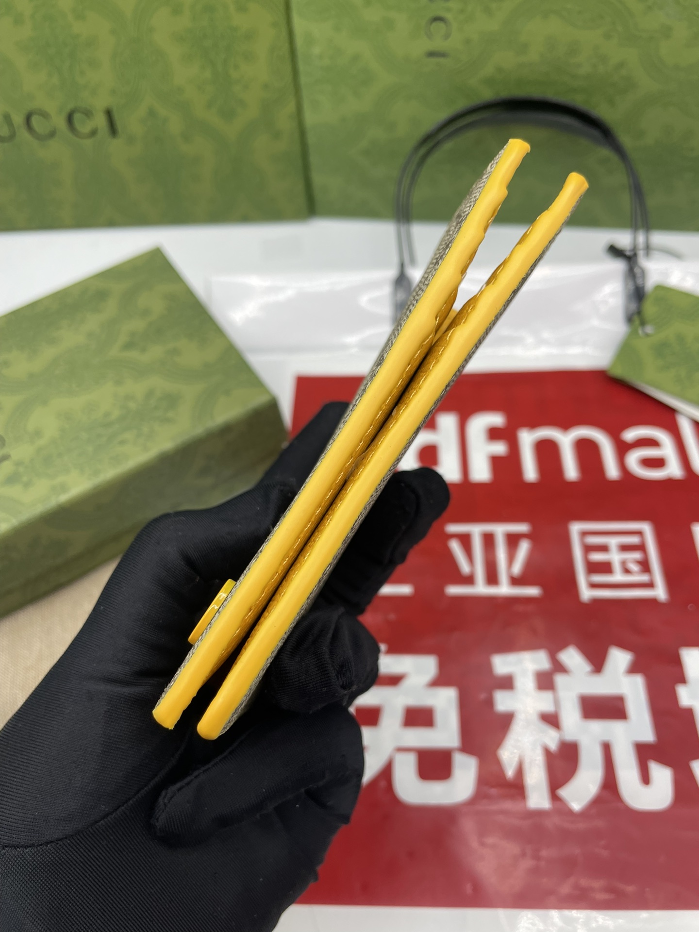 GUCCI GG LONG CARD CASE WITH GG DETAIL IN YELLOW – WLG048