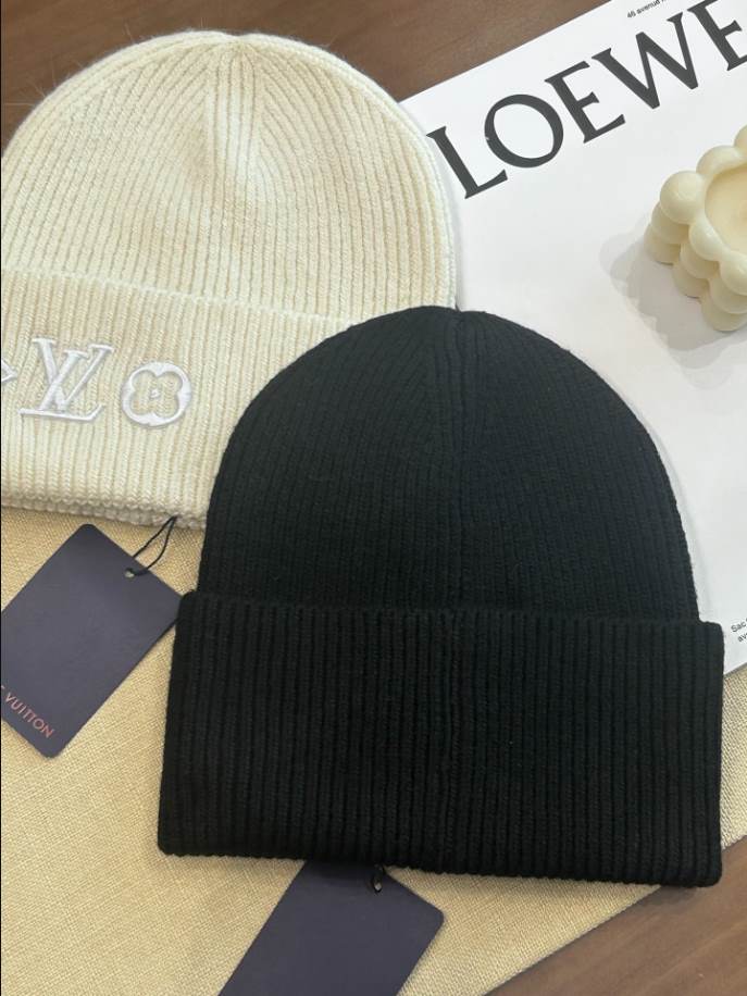 Louis Vuitton Black Logo LV White Hats – LVC002