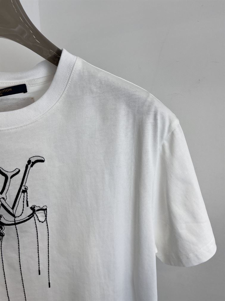 LOUIS VUITTON LV PENDANT EMBROIDERY T-SHIRT – LVTS0017