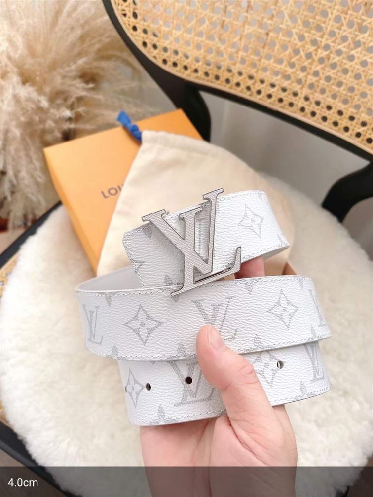 LV INITIALES REVERSIBLE BELT MONOGRAM ECLIPSE TAIGA 40MM – LBE014