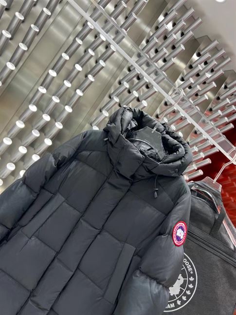 CANADA GOOSE LONG PUFFER COAT – CN22